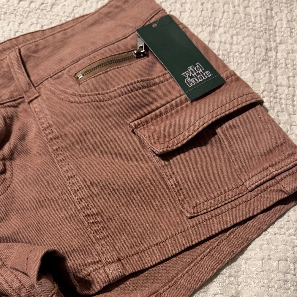 Wild Fable Women's Low-Rise Cargo Camp Denim Shorts - Picture 4 of 7